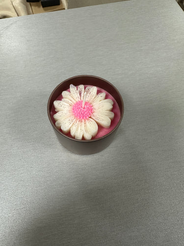 Wunderschöne Geschenkkerze mit Wachsblume Pink