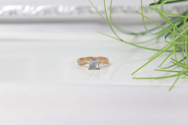 ring mit schöne stein