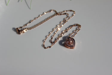 Elegante Herzförmige-platte mit Strass-Anhänger Halskette für Damen