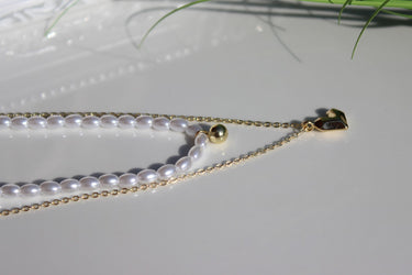 Elegante Herzform Blumenknoten Imitationsperle Damen Halskette mit Strass