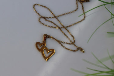 Modischer Doppelherz-Edelstahlschmuck für Damen - Der Glanz des Stils