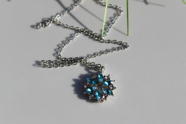 Einfacher Stil Schneeflocke Imitat Diamant Legierung Strass Silber überzogene Damen Anhänger Halskette