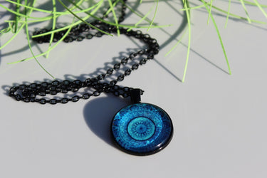 Elegante Damen Halskette mit blauem Mandala-Anhänger - Perfekter Schmuck für jeden Anlass!