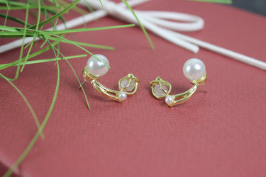 Übertreibener moderner Stil: Blumenmetall Inlay Ohrstecker für Damen