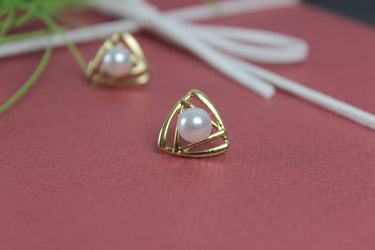 Neuer eleganter Design-Ohrring für Damen mit Perle in der Mitte