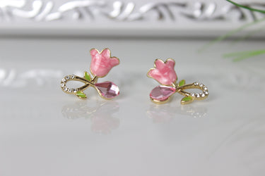 Rosa Damenschmuck: funkelnde Ohrringe mit pinken Rosen und Edelsteinen
